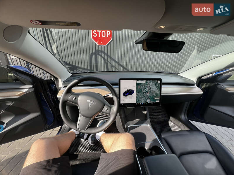 Седан Tesla Model 3 2022 в Березане