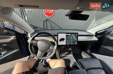 Седан Tesla Model 3 2022 в 