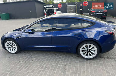 Седан Tesla Model 3 2022 в 