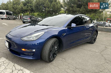 Седан Tesla Model 3 2022 в 
