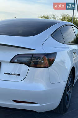 Седан Tesla Model 3 2021 в Львові