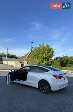 Седан Tesla Model 3 2021 в 