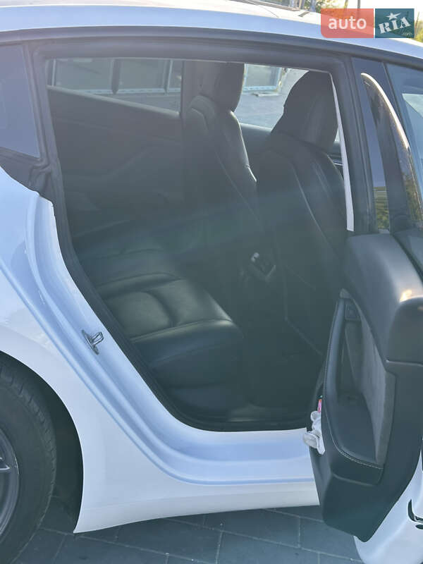Седан Tesla Model 3 2021 в Львове