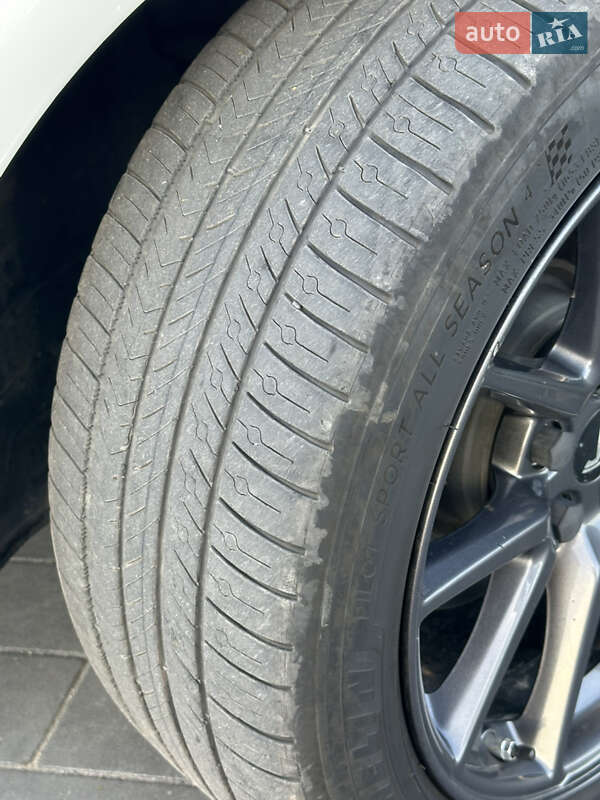 Седан Tesla Model 3 2021 в Львове