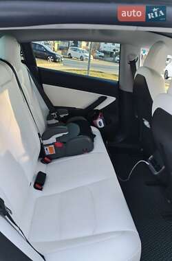 Седан Tesla Model 3 2019 в 