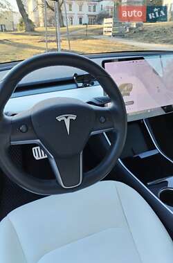 Седан Tesla Model 3 2019 в 