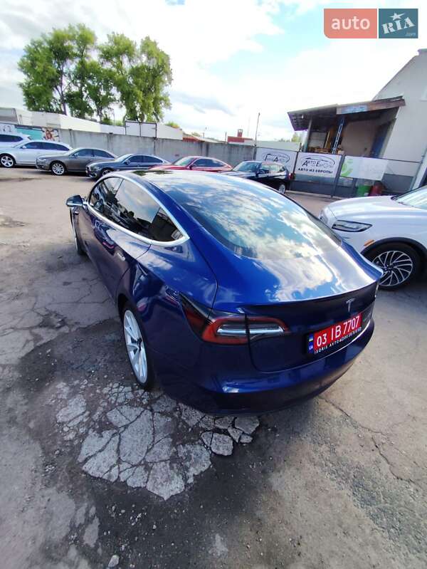 Седан Tesla Model 3 2019 в Чернигове