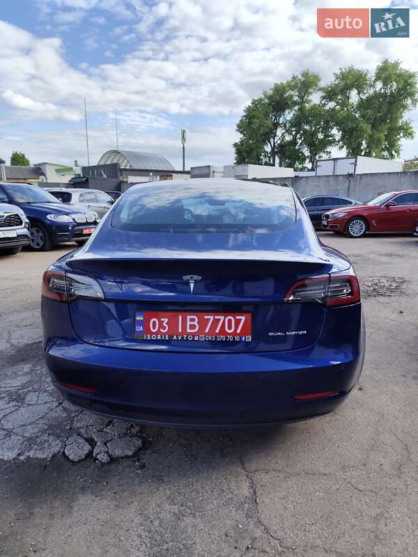 Седан Tesla Model 3 2019 в Чернигове