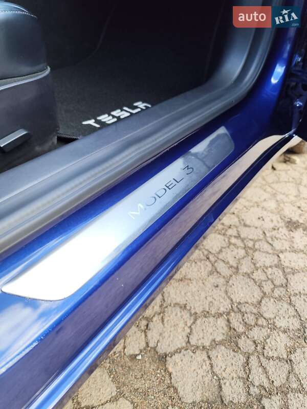 Седан Tesla Model 3 2019 в Чернигове