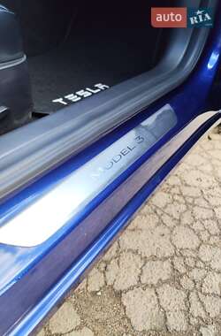 Седан Tesla Model 3 2019 в 
