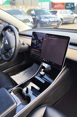 Седан Tesla Model 3 2019 в 
