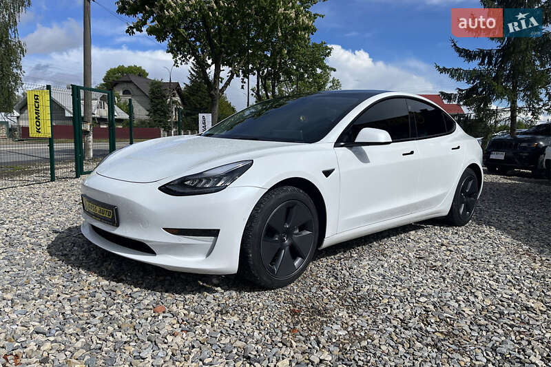 Седан Tesla Model 3 2022 в Коломые