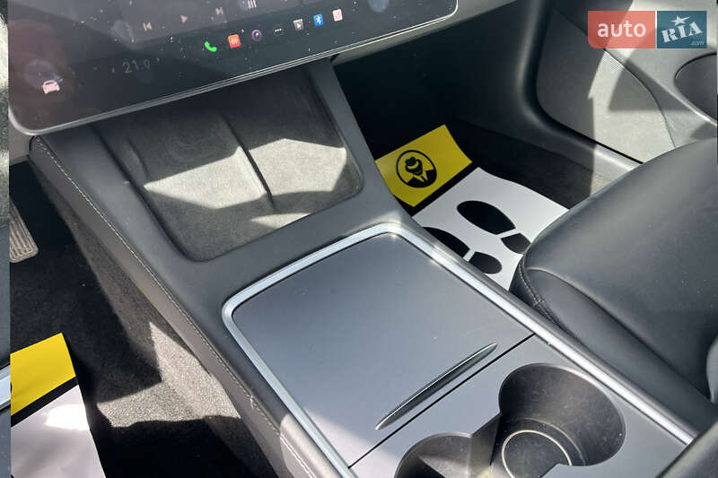 Седан Tesla Model 3 2022 в Коломые