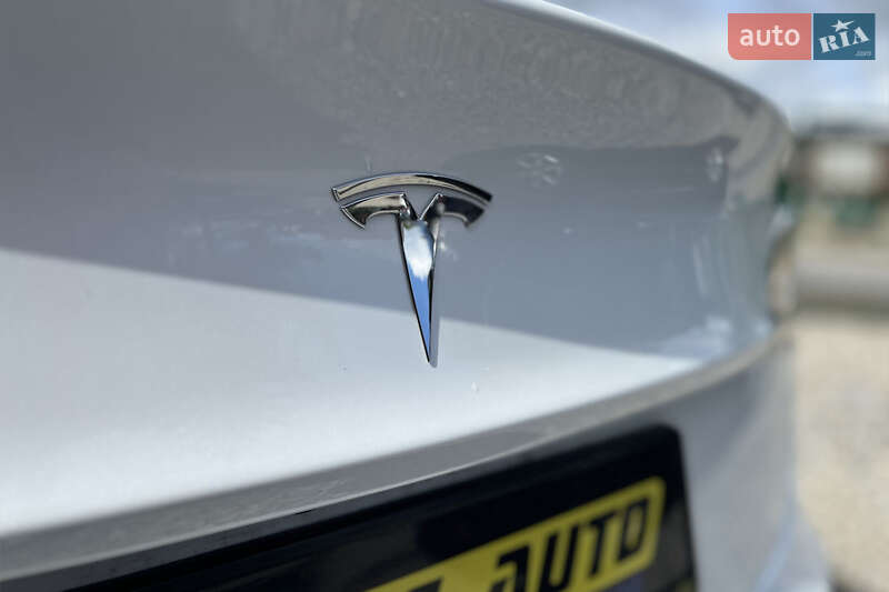 Седан Tesla Model 3 2022 в Коломые
