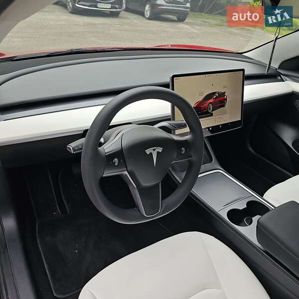 Седан Tesla Model 3 2023 в Львове