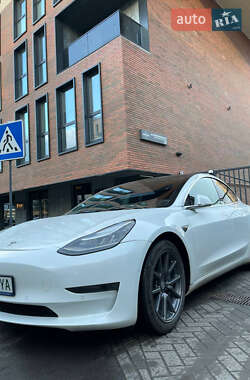 Седан Tesla Model 3 2019 в Чернівцях