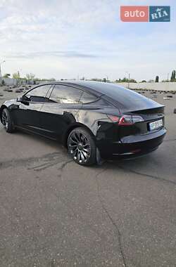 Седан Tesla Model 3 2022 в 