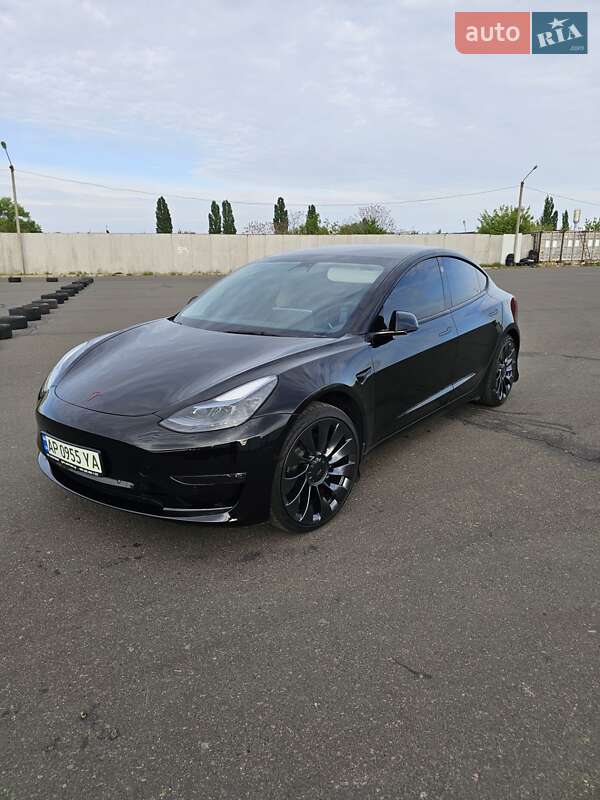 Седан Tesla Model 3 2022 в 