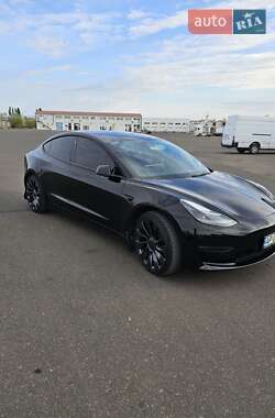 Седан Tesla Model 3 2022 в 