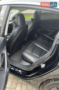 Седан Tesla Model 3 2019 в 
