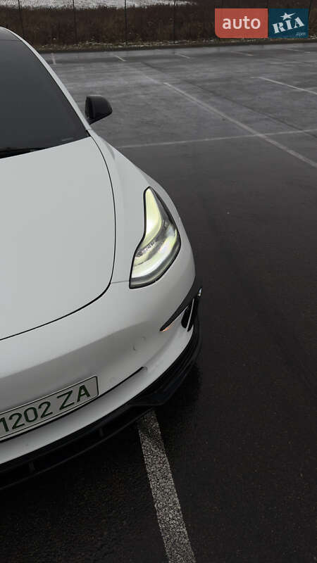 Седан Tesla Model 3 2022 в Ровно