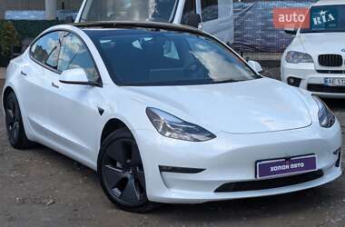 Седан Tesla Model 3 2021 в 