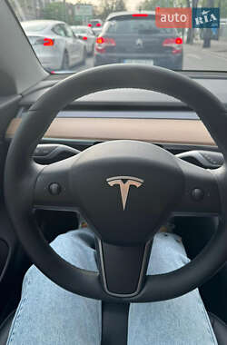 Седан Tesla Model 3 2020 в 