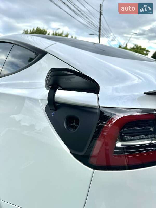 Седан Tesla Model 3 2022 в Тячеве