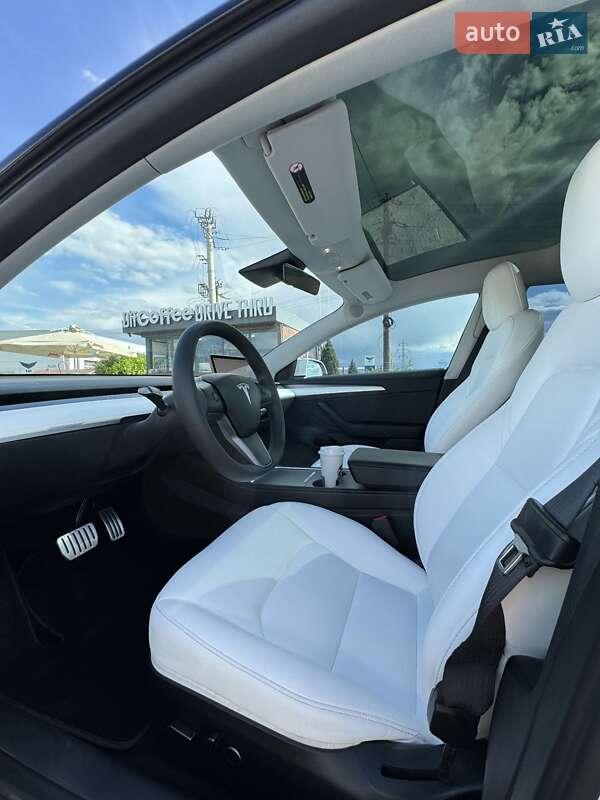 Седан Tesla Model 3 2022 в Тячеве