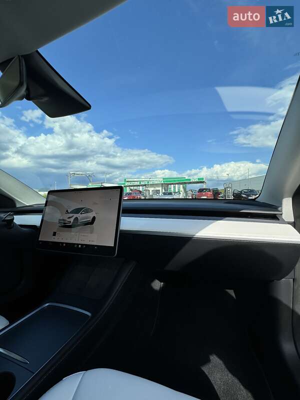 Седан Tesla Model 3 2022 в Тячеве