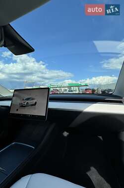Седан Tesla Model 3 2022 в 
