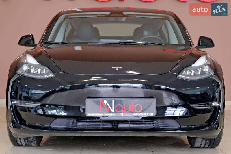 Седан Tesla Model 3 2023 в Одесі
