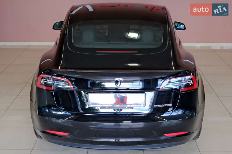 Седан Tesla Model 3 2023 в Одесі