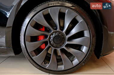 Седан Tesla Model 3 2024 в 
