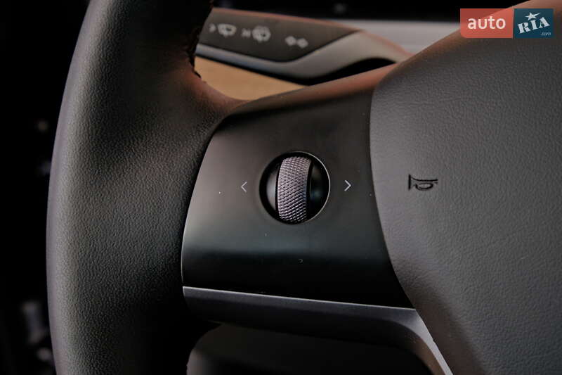 Седан Tesla Model 3 2023 в Одесі
