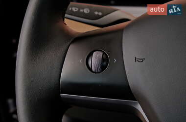 Седан Tesla Model 3 2024 в 