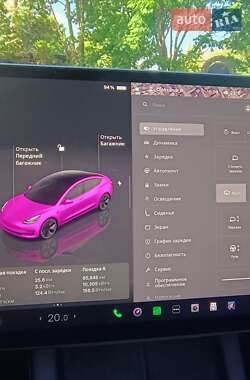 Седан Tesla Model 3 2023 в 