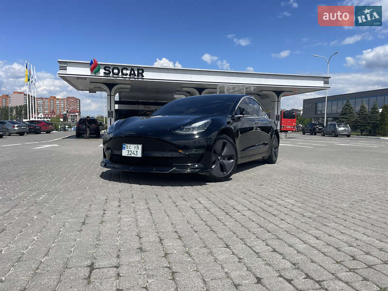 Седан Tesla Model 3 2018 в Львові