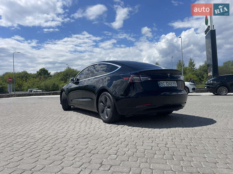 Седан Tesla Model 3 2018 в Львові