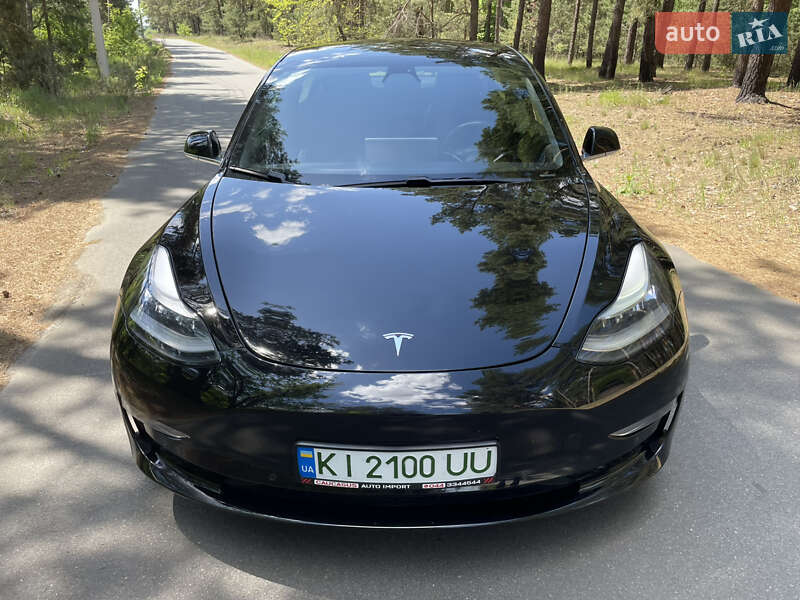 Седан Tesla Model 3 2019 в Бородянці