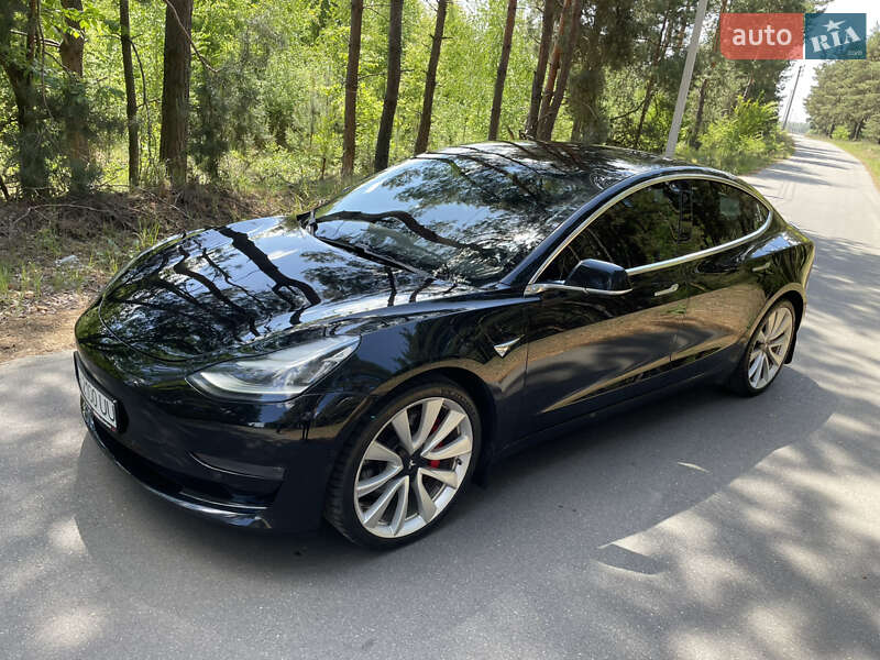 Седан Tesla Model 3 2019 в Бородянці