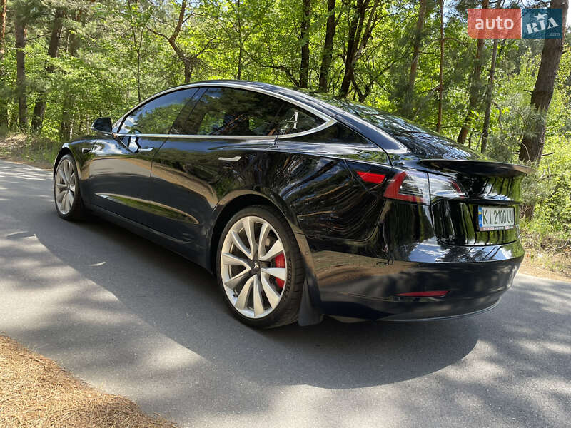 Седан Tesla Model 3 2019 в Бородянці