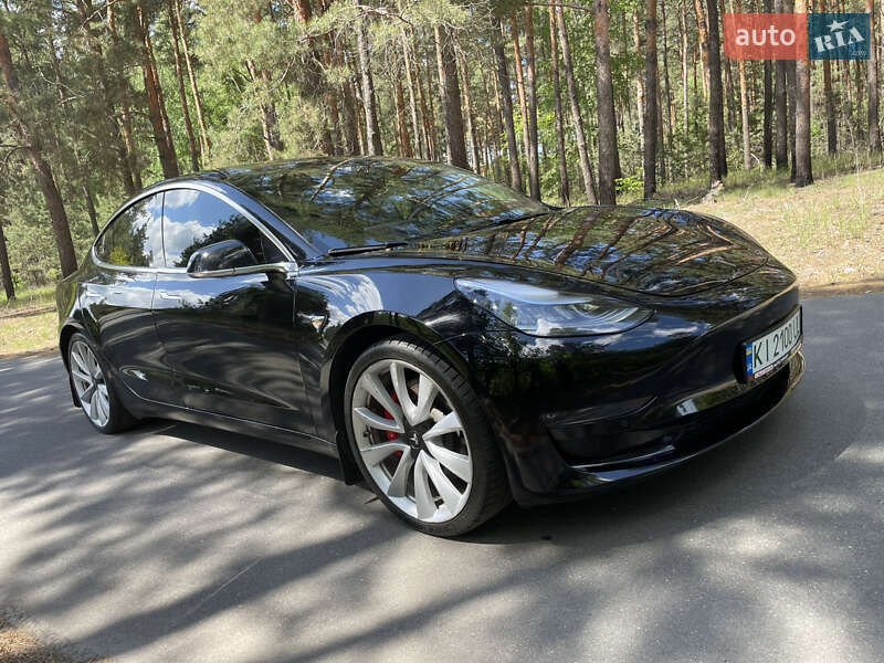 Седан Tesla Model 3 2019 в Бородянці
