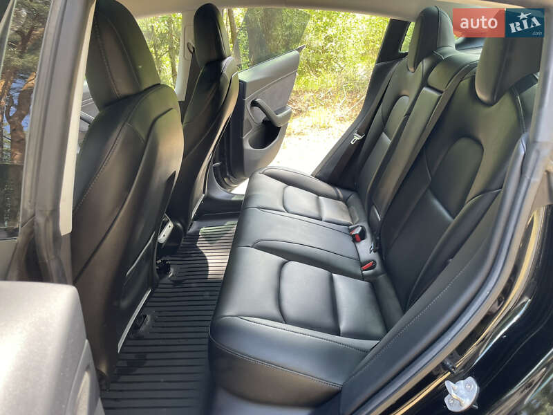 Седан Tesla Model 3 2019 в Бородянці