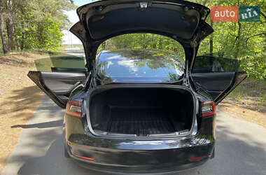 Седан Tesla Model 3 2019 в 