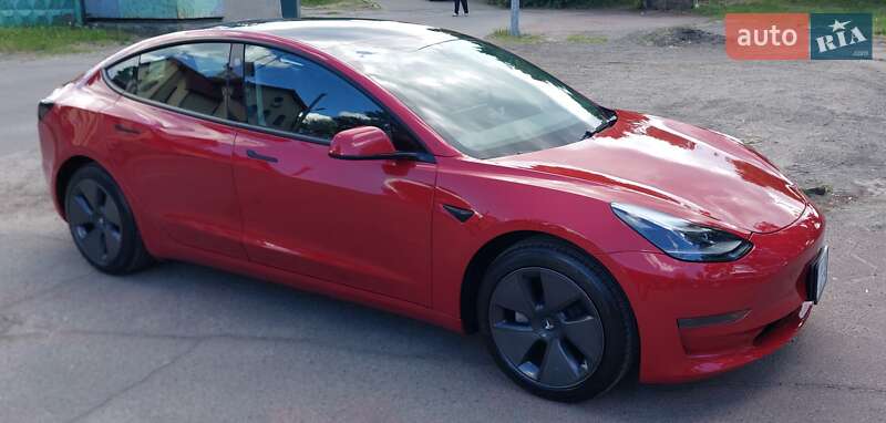 Седан Tesla Model 3 2022 в 