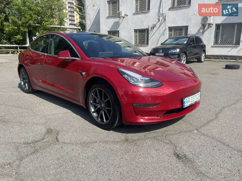 Седан Tesla Model 3 2020 в Киеве