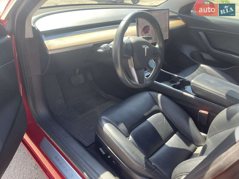 Седан Tesla Model 3 2020 в Киеве