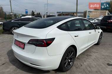 Седан Tesla Model 3 2023 в 