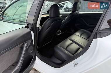 Седан Tesla Model 3 2023 в 